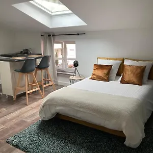https://studio-cocooning-et-refait-neuf-lyon-06.hotels-rhonealpes.com