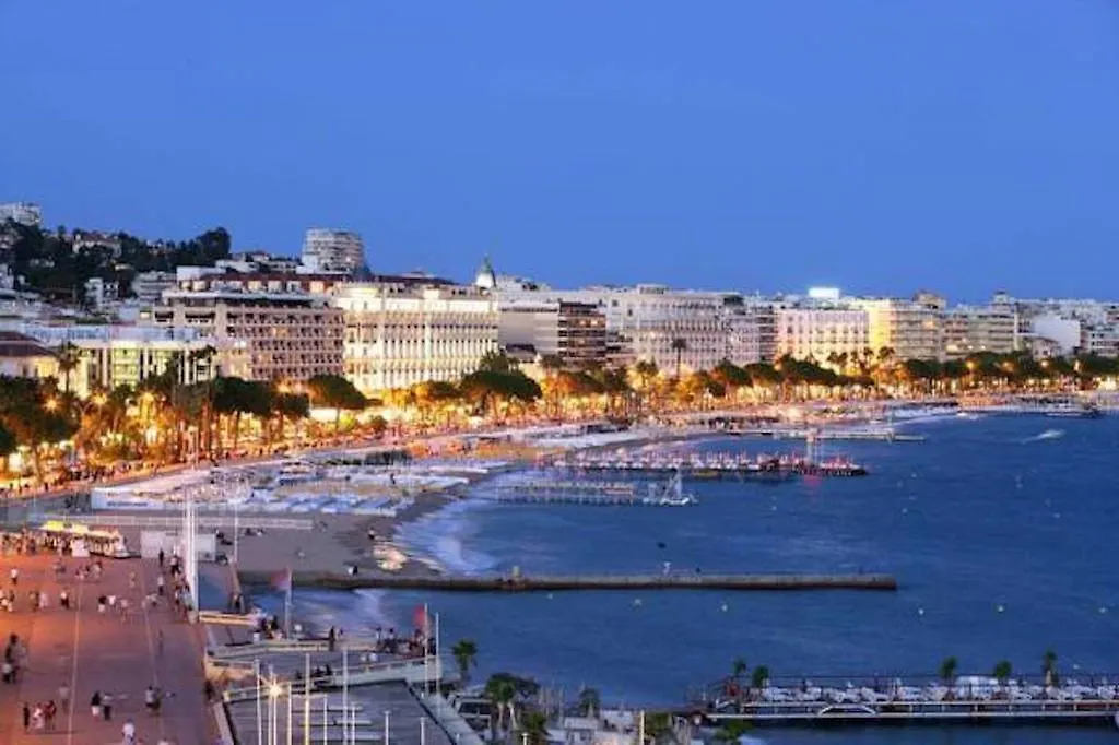 Cannes Front Beach Pools Apartment