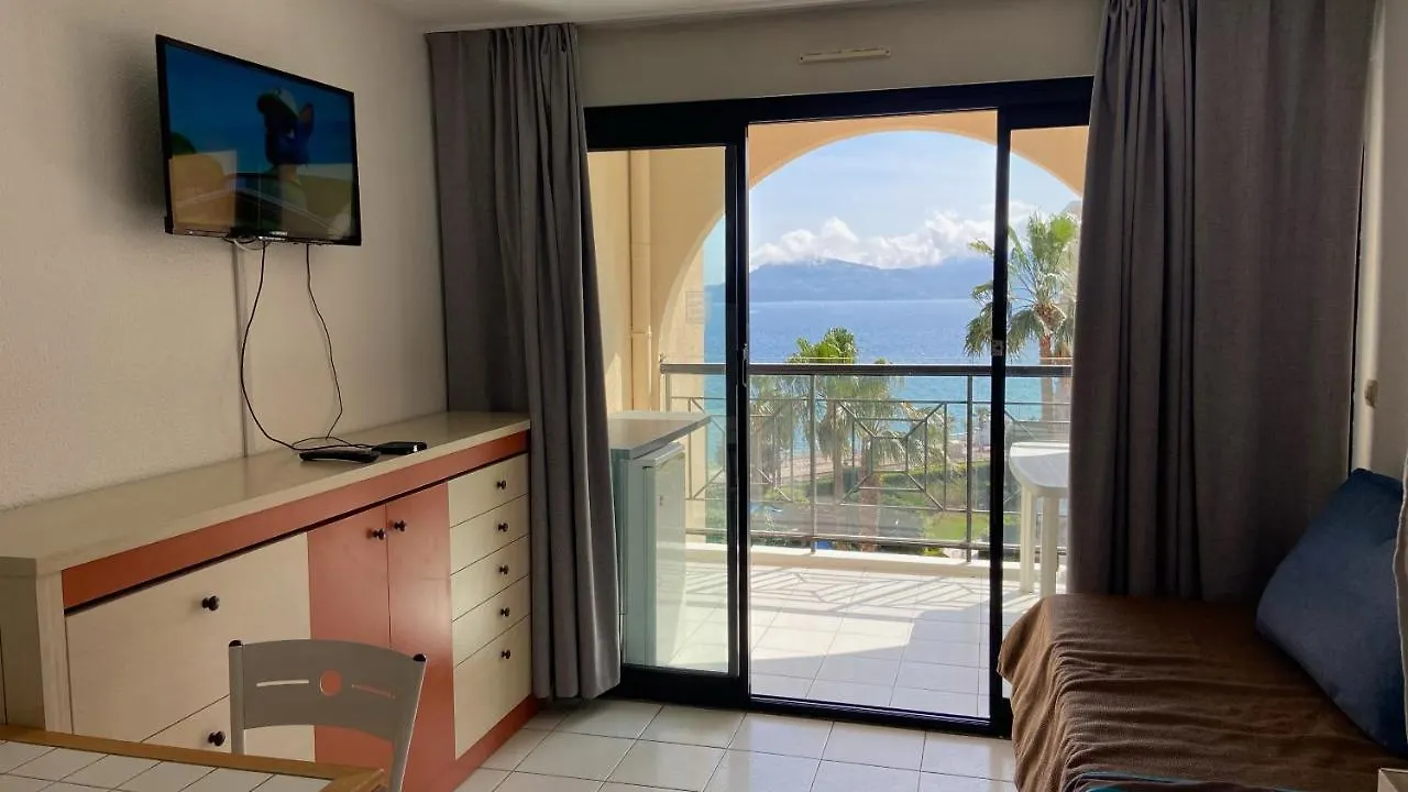 Cannes Front Beach Pools Apartment 0*,  France